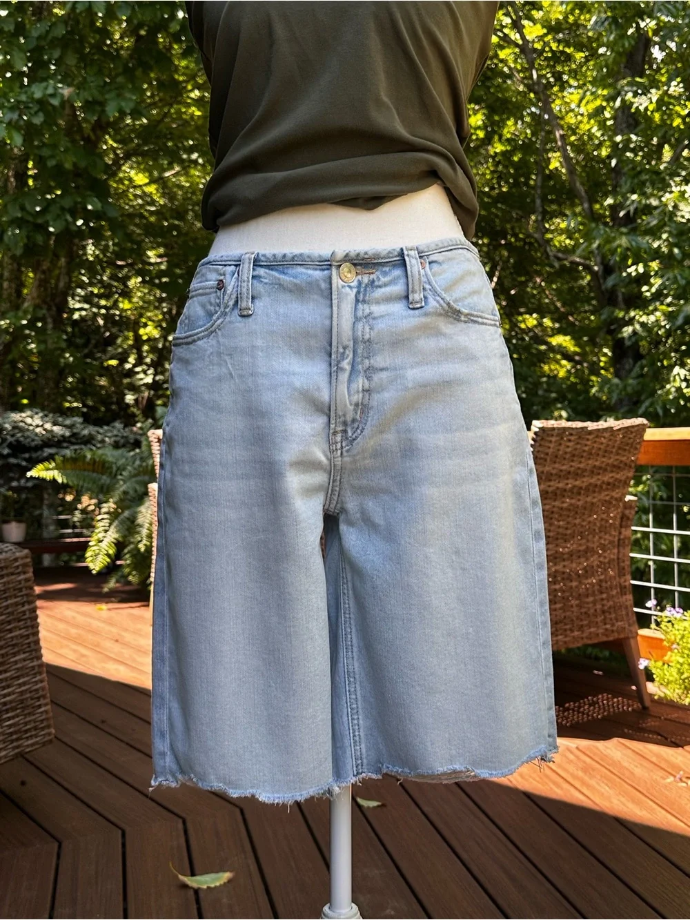 American Eagle Dreamy Drape Women Size 2 Stretch Denim Bermuda Jorts Shorts NWOT